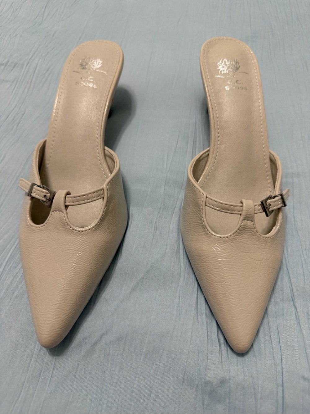Elegant Cream Pointed-Toe Espadrille Mules with Buckle Accent